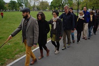 Carmen Papalia leads a line of participants through the Cambridge Commons in his work Blind Field Shuttle