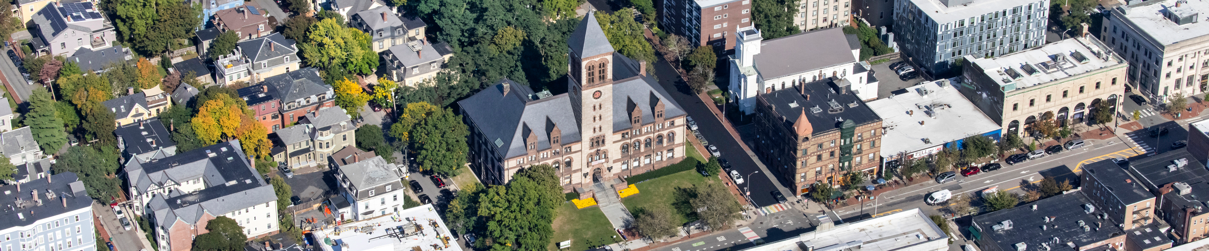 Aerial photo of Cambridge City Hall and the immediate surroundings