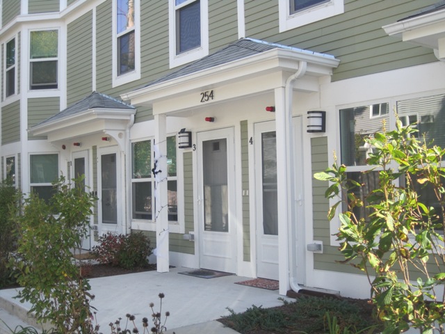 625 Putnam Ave