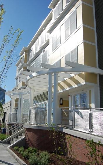 625 Putnam Ave