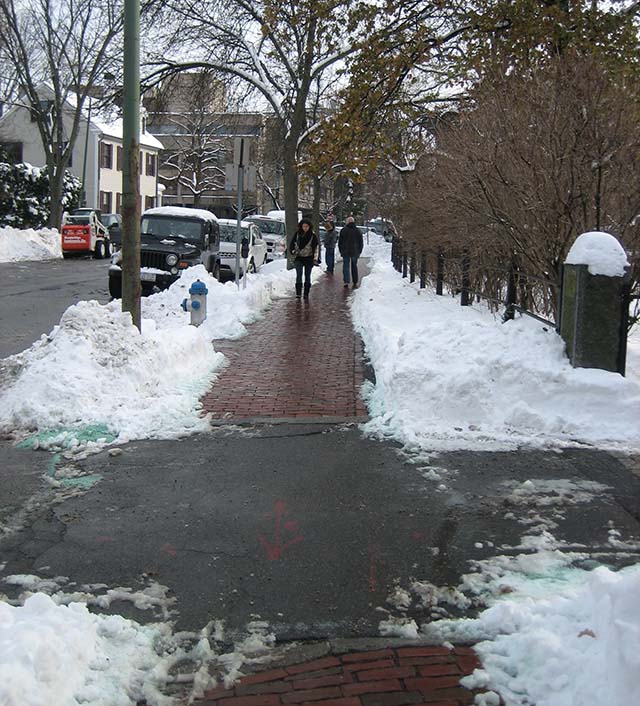 Image of snow shoveled sidewalk 