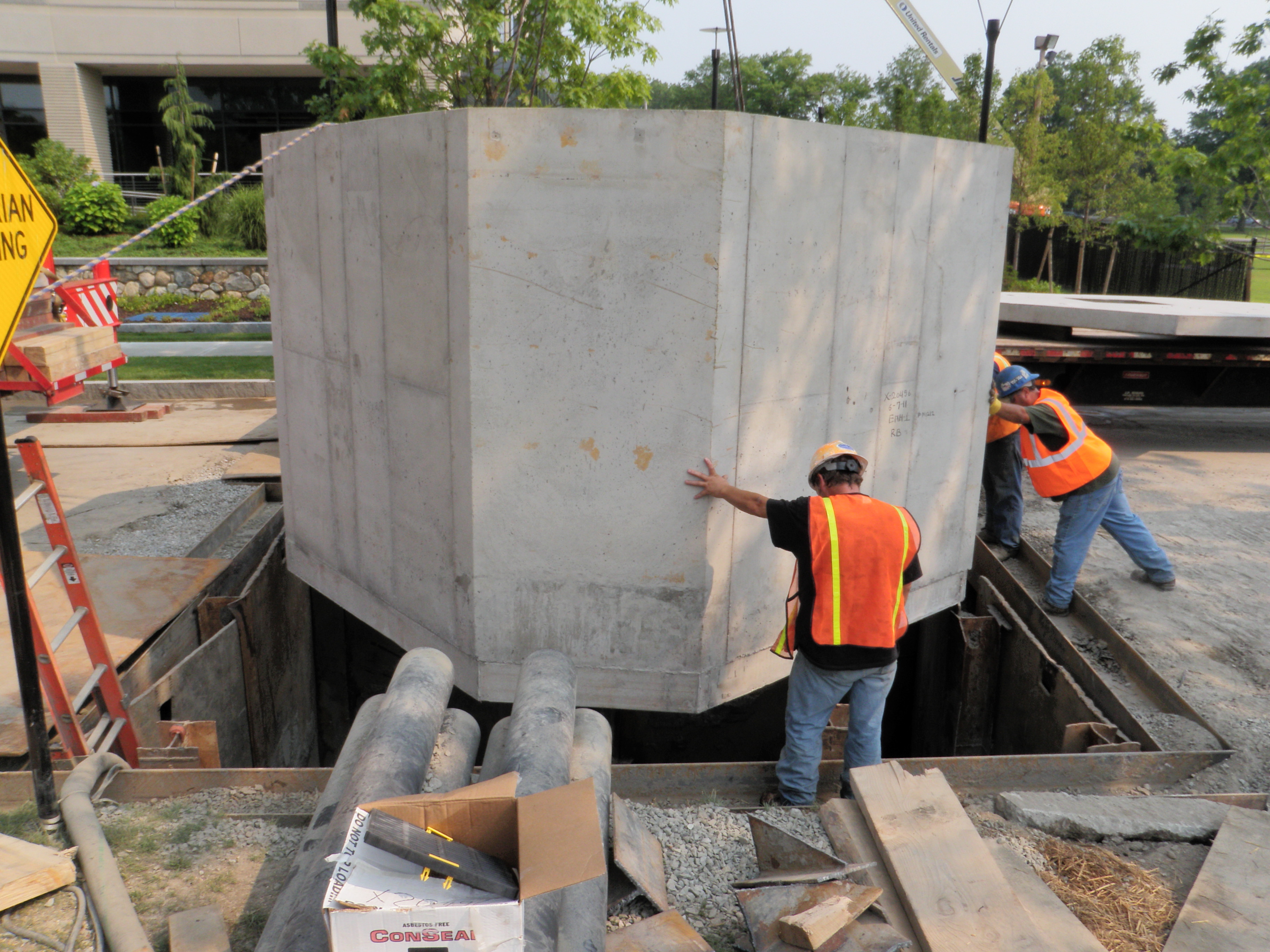 Electric Manhole on Acorn Park Drive
