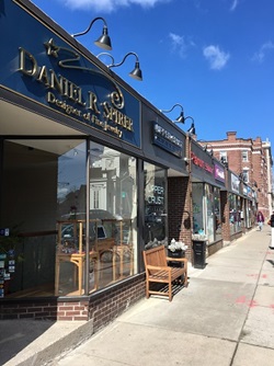 Image of businesses on Massachusette Ave South of Porter Square