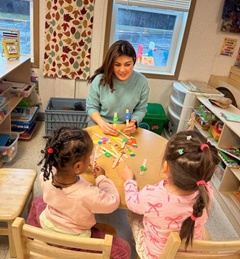 An ECE intern works explains an activity to preschoolers