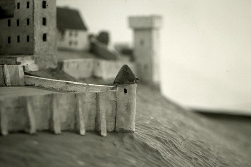 A zoomed in view of artist Andy Graydon's miniature sculpture.