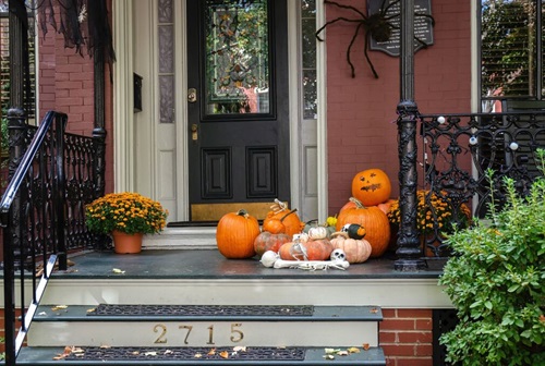 Image of Halloween pumpkins on a porch