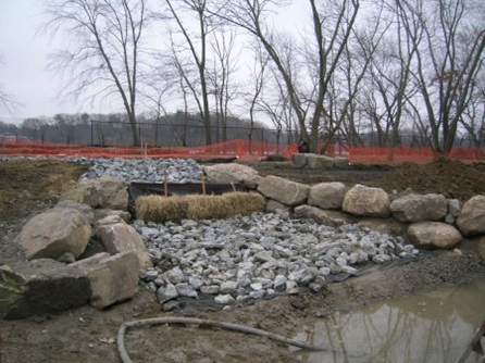 Filter berm constructed in Lusitania wetland.