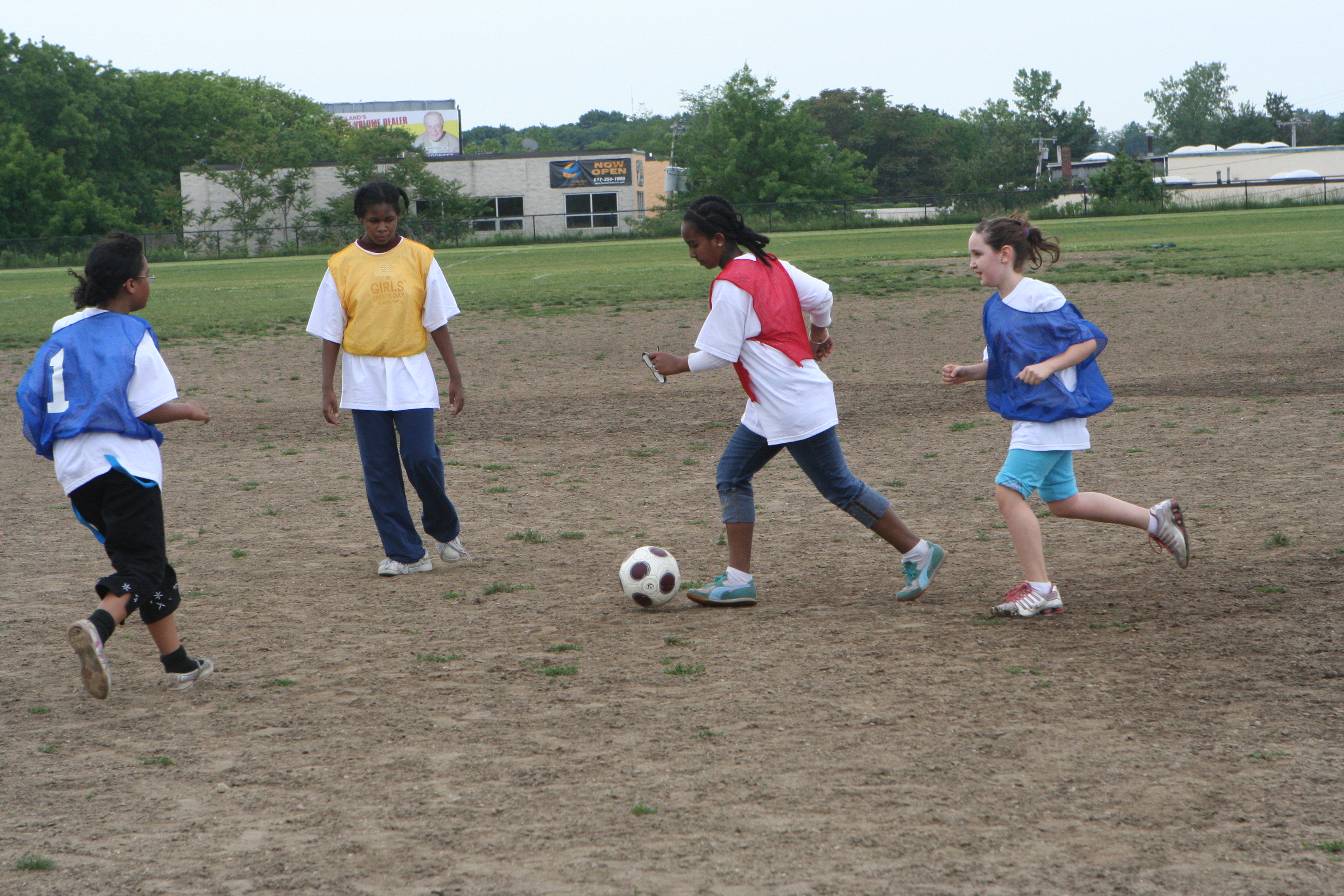 5th Grade Girls Sports Day. Photo by Phyllis Bretholtz