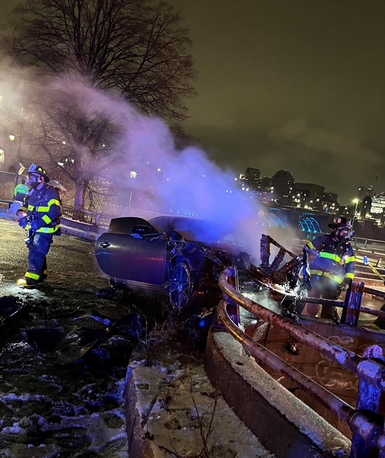 car crash and fire - Mem Dr - 7Feb2025 - 3