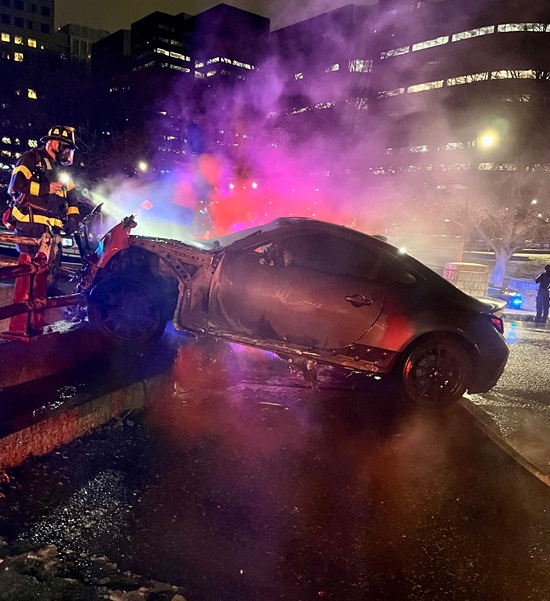 car crash and fire - Mem Dr - 7Feb2025 - 4