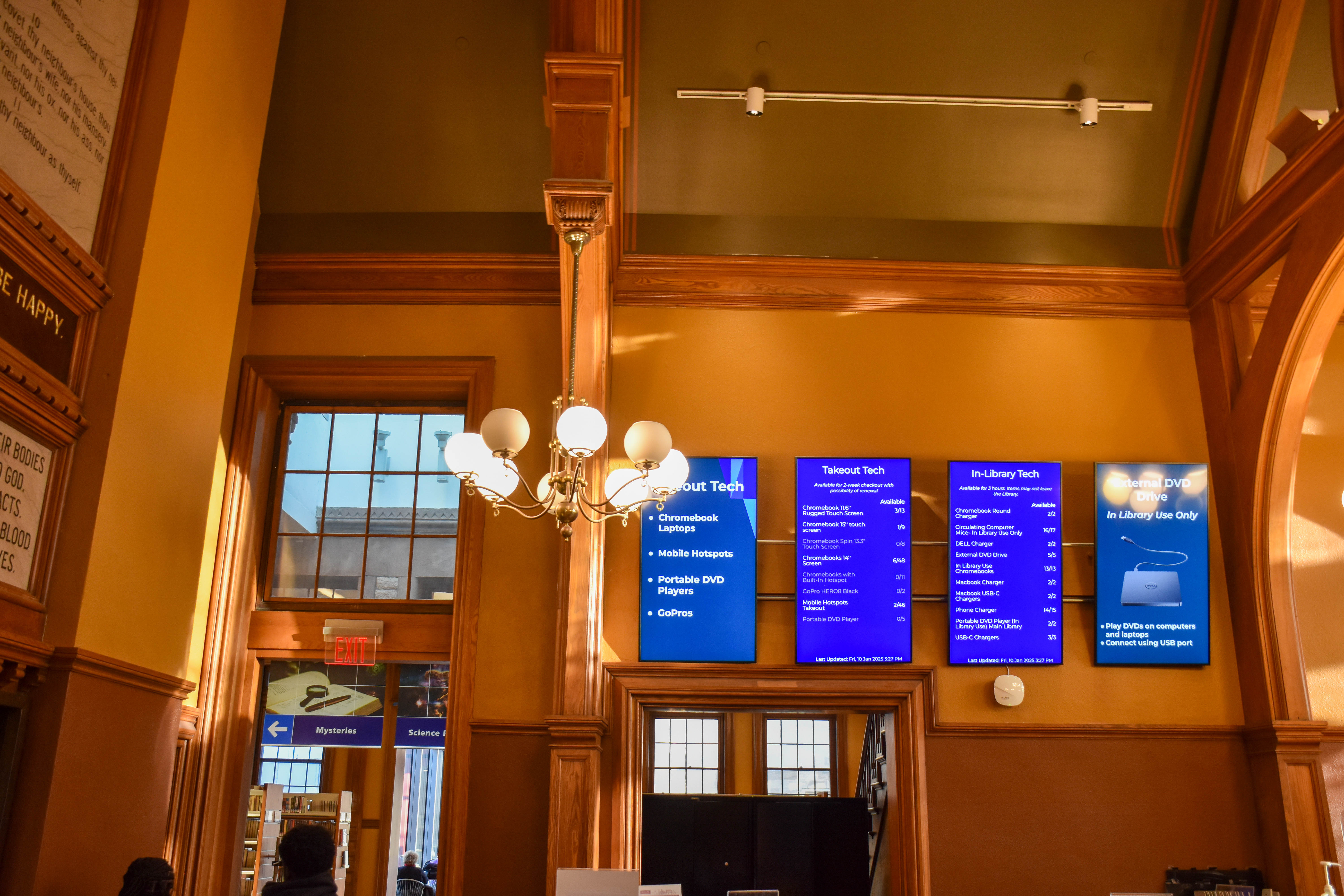 Picture of the Tech Bar at Cambridge Public Library