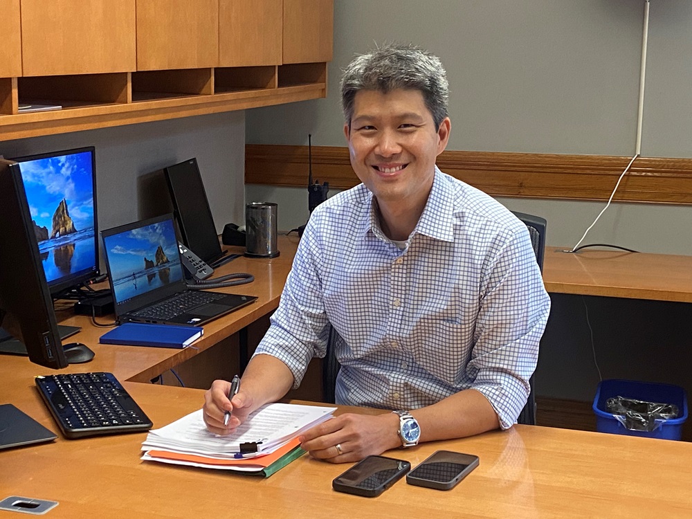 City Manager Yi-An Huang Seated at His Desk