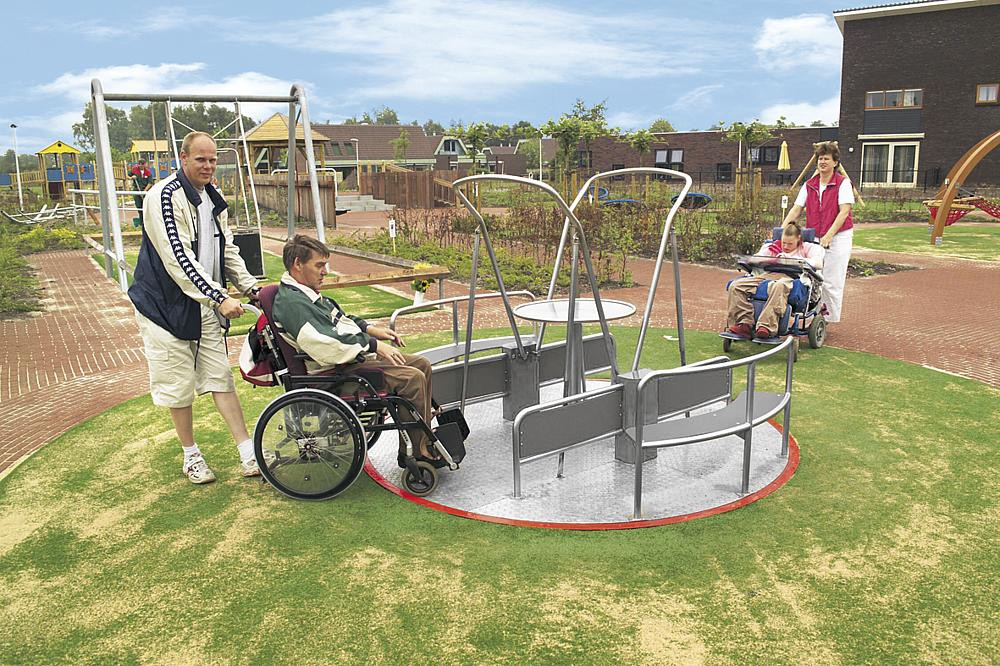 Integration carousel, which can include up to two users in wheelchairs