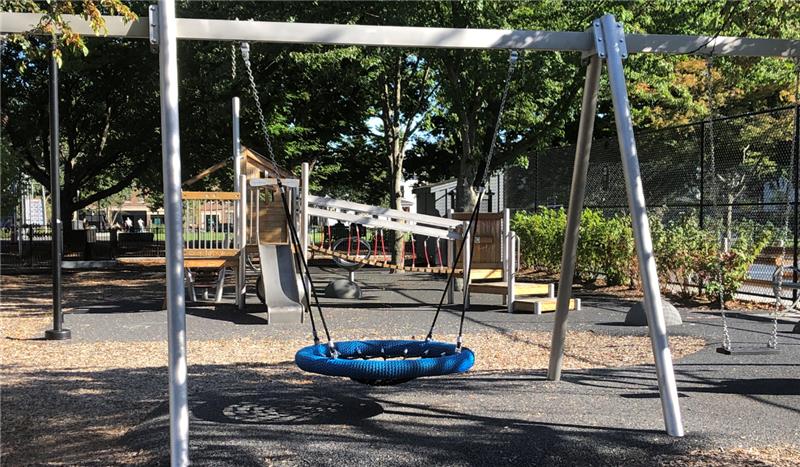 Swing at Sennott Park